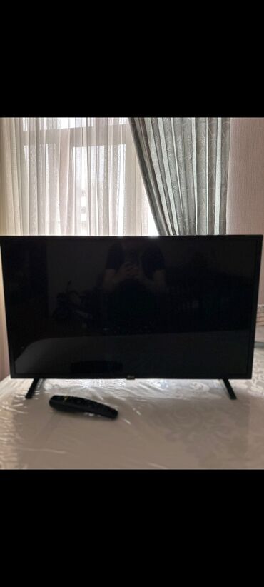 Televizorlar: Televizor 82 ekran smart islek veziyyetdedir.Heçbir problemi