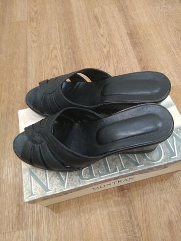 черная обувь: Продаю кожаные босоножки 36р