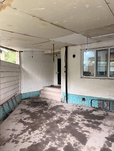 Продажа коттеджей и домов: 🏡 Продаётся просторный дом 📍 Район Ош базар Срочная продажа! • 🛏 — 19