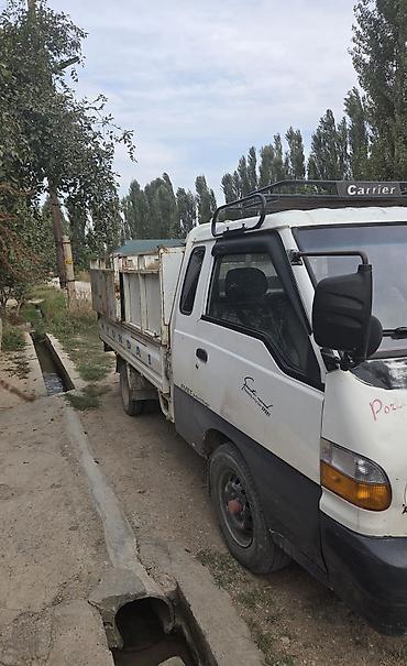 Hyundai Porter (поколение с круглыми фарами) — компактный бортовой