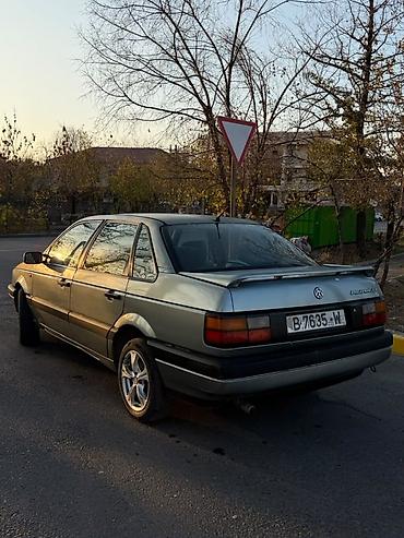 авто белоруссия: Volkswagen Passat: 1988 г., Седан — 4
