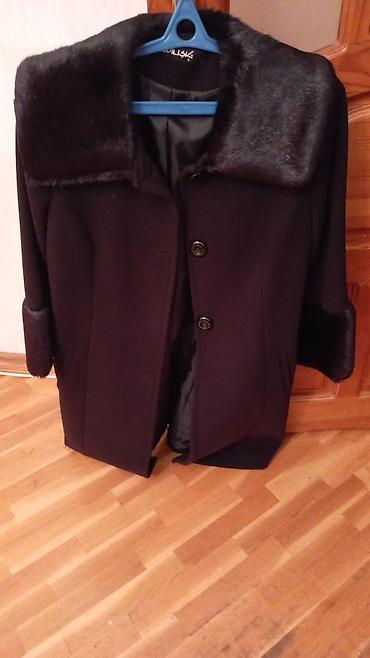 beli: Qadın paltosu – qısa model - Rəng: qara - Material: qalın parça, iç — 1
