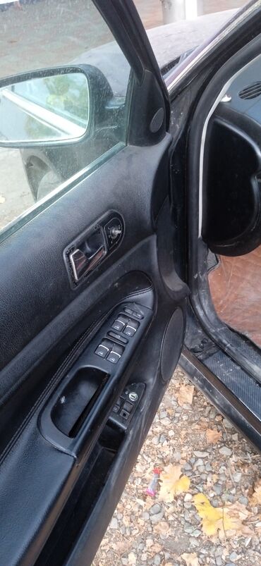 Volkswagen: Volkswagen Passat: 1.8 l | 2001 il Sedan — 5