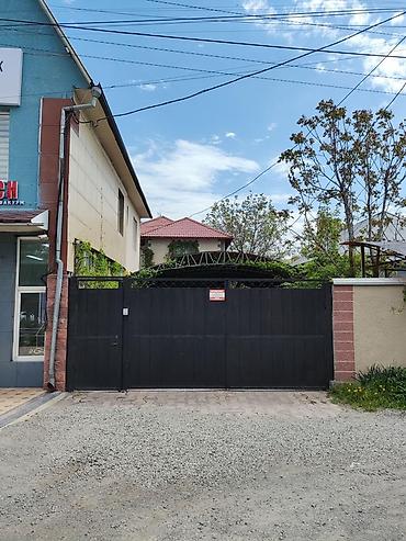 Продажа коттеджей и домов: 5 и более комнат, 220 м², 10 соток, Бишкек, Собственник — 1