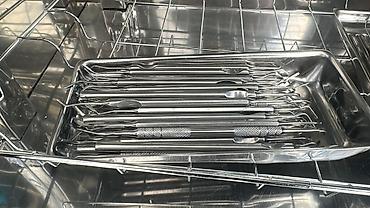 Инструменты и тележки для инструментов: Набор стоматологических инструментов и принадлежностей. Состав: - — 2