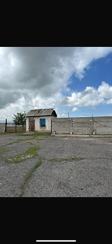 Продажа коттеджей и домов: Продам большой участок с домом в два этажатерритория 2 га,есть — 5