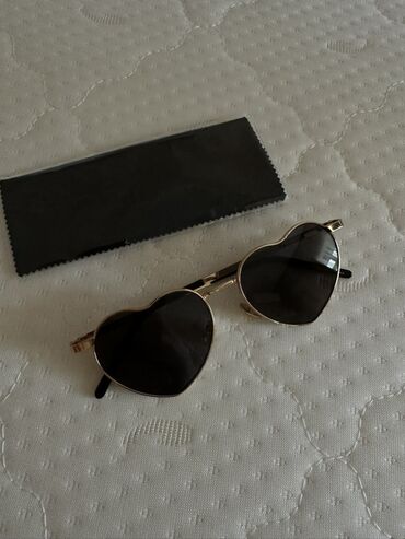 большой шарф: Солнцезащитные очки Saint Laurent - Форма линз: сердечки - Цвет линз