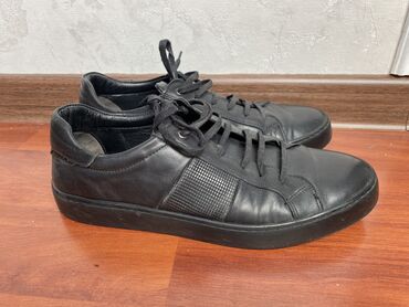 обувь мужская 43: Продаю мужские мокасины (кроссы, кеды) натур кожа (пр-во Турция)