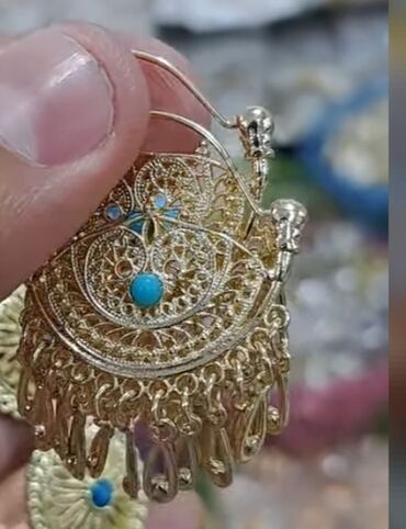Toy paltarları və aksesuarları: Sırga Yenidir 10.azn. heç istifade edilməyib
