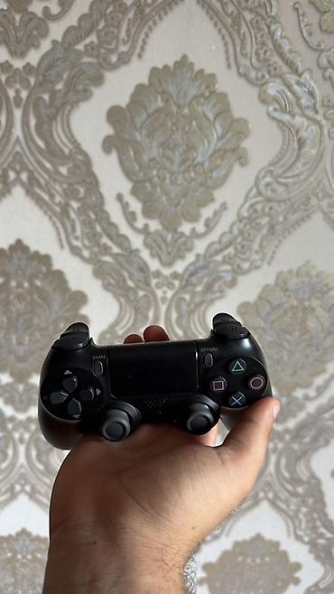nacon ps4 revolution pro controller 2: Məhsul: Sony PlayStation 4 Slim oyun konsolu + 2 ədəd DualShock 4 — 2
