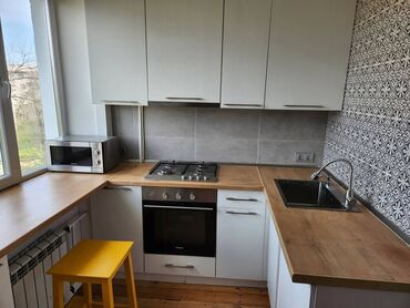 встроенная кухонная вытяжка: 3 комнаты, 65 м², Индивидуалка, 4 этаж, Евроремонт