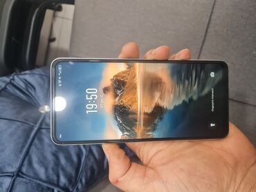 телефон fly evo tech: Infinix Smart 8, 128 ГБ, цвет - Голубой, Сенсорный