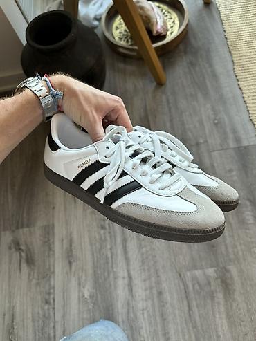 Кроссовки и спортивная обувь: В наличии оригинальные кроссовки Adidas Samba (Оригинал). В наличии 8 — 10