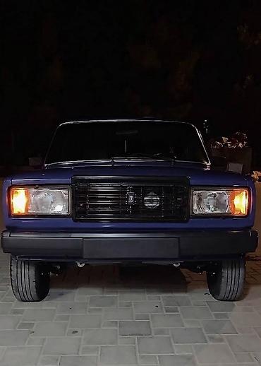 bmw maşını: VAZ 2107, dördqapılı sedan, tünd mavi rəng. - Kuzov: klassik “07” — 1