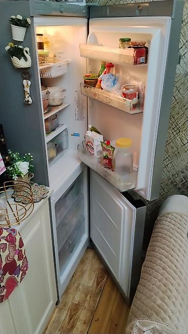 Gümüş rəngli, alt kameralı iki qapılı soyuducu. Xüsusiyyətlər: - Üst lalafo.az -da — 3 Gümüş rəngli, alt kameralı iki qapılı soyuducu. Xüsusiyyətlər: - Üst — 3
