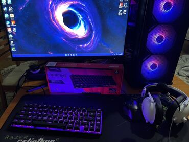 simsiz klaviatura: HyperX Origins 65% ölçülü mexaniki klaviatura. Kompakt dizaynı və RGB