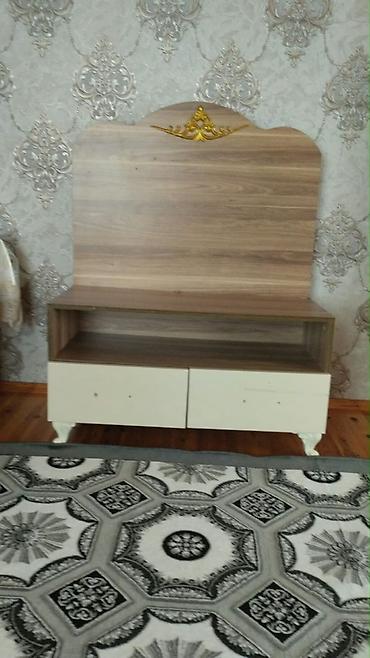 duz masa: TV stendi və dekoratif panel - Material: ağac teksturalı laminat — 1