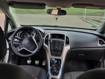 Opel: Opel Astra: 1.4 l | 2010 il 352000 km Sedan — 12