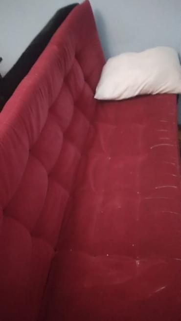 bag ucun divanlar: Qırmızı açılıb-yığılan divan-kreslo tipli mebel. Şəkillərdə göründüyü — 3