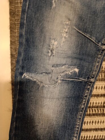 Farmerke: Moderne farmerke "Nesal Jeans (Novopazarkse) Pocepane su, ali ispod se — 15