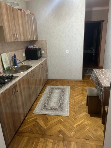 Qazanlar: Bakı, 3 otaqlı, Köhnə tikili, 75 kv. m