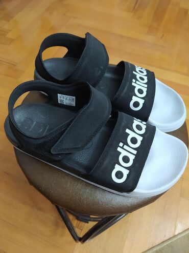 Босоніжки та шльопанці: Продаю сандали фирмы " Adidas ", размер 38- почти новые,одевала один