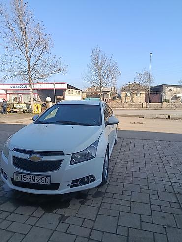аз авто: Chevrolet Cruze sedan – ağ rəng Xüsusiyyətlər: - Kuzov: 4 qapılı — 1
