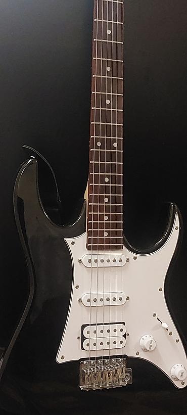 Elektrik gitara – HSS konfiqurasiyası - Korpus: parlaq qara rəngli