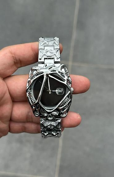 Наручные часы: Fərqli dizayna sahib qol saatı - Korpus və qolbaq: tam metal, xrom — 1