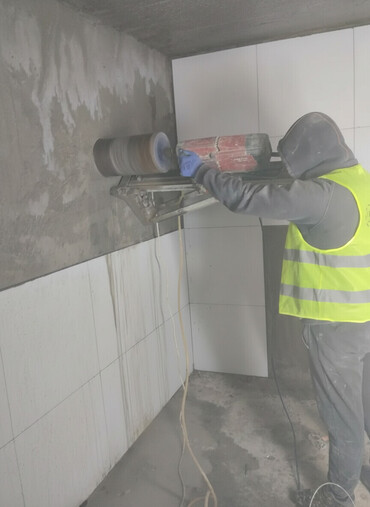 Tikinti işləri: Beton kəsmə ve desme xidməti. Beton kəsmə və desme isderi görürük — 2