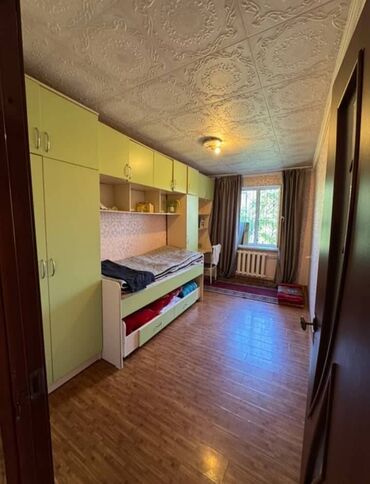 дома в оше: 3 бөлмө, 58 кв. м, 104-серия, 3 кабат, Эски ремонт