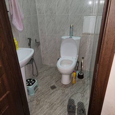 Uzunmüddətli kirayə mənzillər: Yasamal rayonu Asan xidmətin arxasında,Mida Yasayiş Kompleksinde, 9 — 7