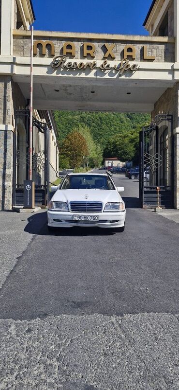 фольксваген поло комплектации и цены: Mercedes-Benz C-Sinif (W202) sedan - Kuzov: ağ rəng, 4 qapılı sedan