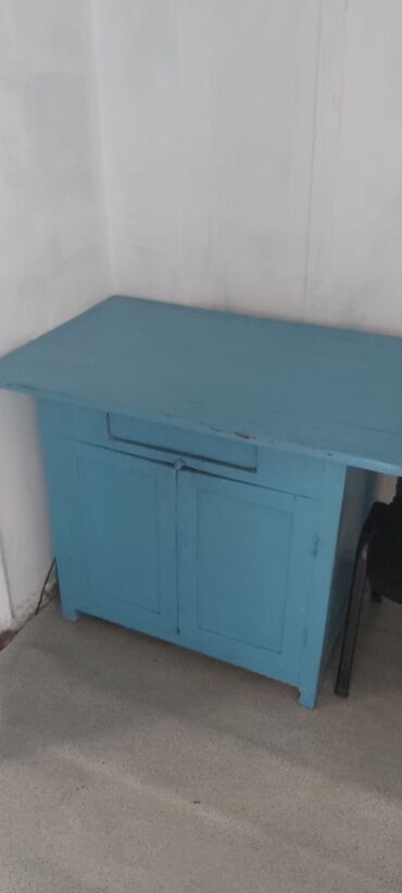 тумбочка для кухни: Стол, цвет - Синий, Б/у