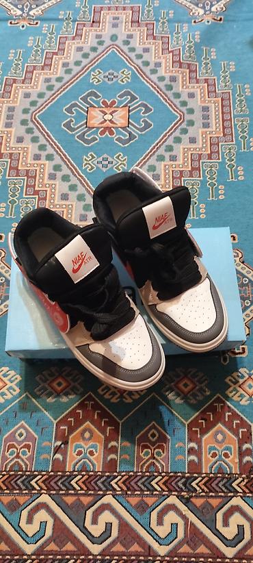 nike corab: Razmer 44 qedir 43 - Model: aşağı profilli basketbol tərzində uşaq — 2