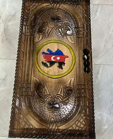 el oyunları: Qoz ağacından hazırlanmış əl işi olan diplomat nərdlər.Daşı, Zəri və — 1