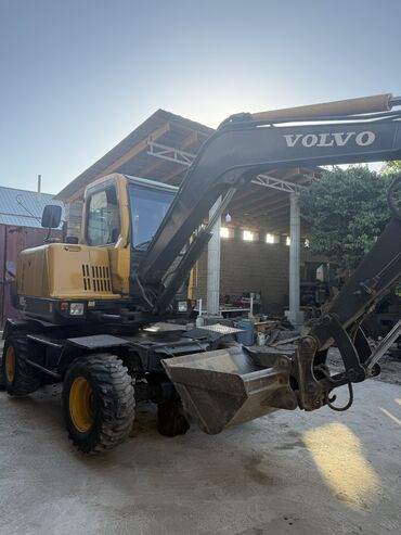 купить прицеп на легковую машину бу: Экскаватор, Volvo