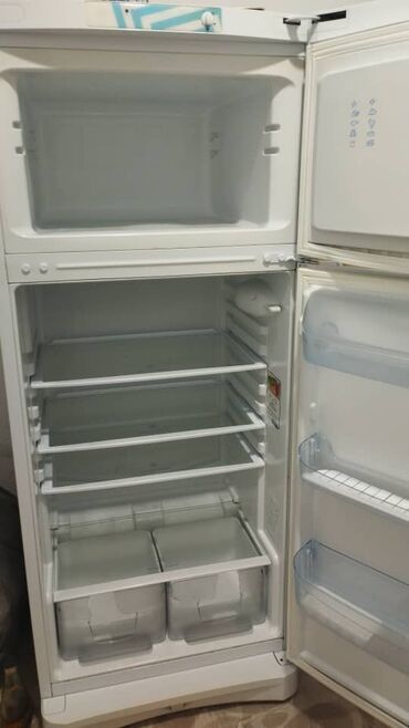 холодильный шкаф: Холодильник Indesit, Б/у, Side-By-Side (двухдверный)