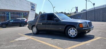 Mercedes-Benz: Mercedes-Benz 190: 2 l | 1990 il Sedan
