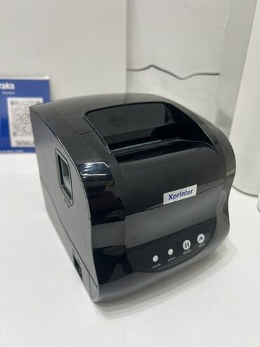 принтер наклеек: Чековый термопринтер черного цвета, модель Xprinter. Устройство