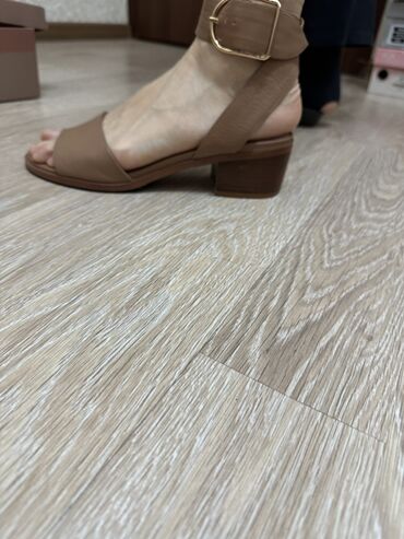 meray kee обувь: Босоножки кожаные, новые, Баскони, 39 размер не подошел покупали за