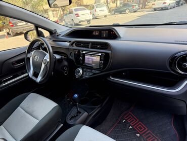 Toyota: Toyota Prius: 1.5 l | 2016 il Hetçbek — 2