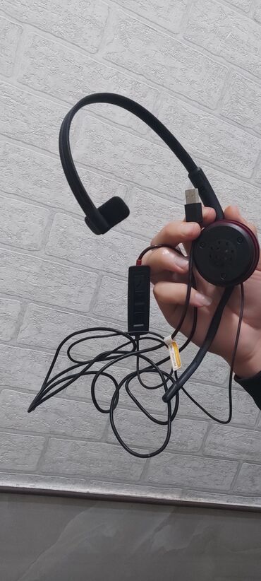 Noutbuk və netbuklar: USB qulaqlıq-mikrofon (mono, bir qulaq üçün) - Bağlantı: USB-A kabel