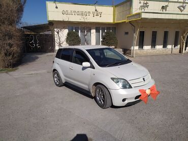 Toyota: Toyota ist: 2004 г., 1.3 л, Автомат, Бензин, Хэтчбэк