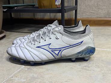 бутсу: Футбольные бутсы Mizuno (линейка с фирменным логотипом на боковой — 3