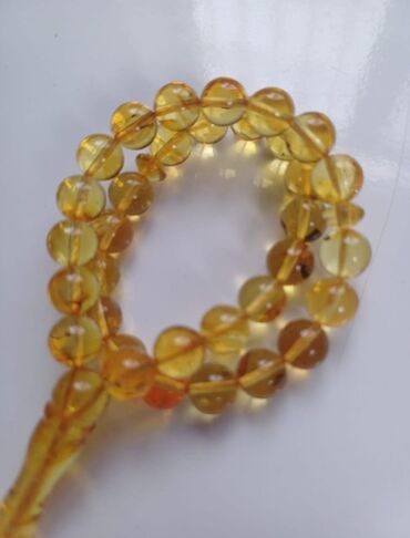 Təsbehlər: Təsbeh – kiçik kəhrəba muncuqlu, şəffaf limon tonlarda.Bütöv — 2