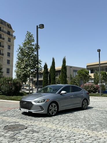 Hyundai Elantra: 2 л | 2017 г. Седан