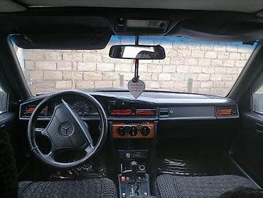 masinlar mersedes: Mercedes-Benz 190 (W201): 2 l | 1993 il Sedan — 4