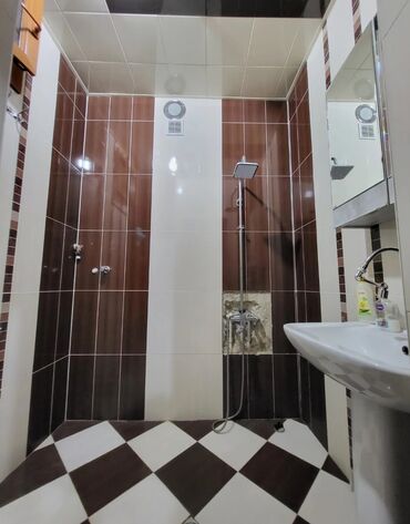 Uzunmüddətli kirayə mənzillər: Mənzil Elmlər Akademiyasi. metrosuna yaxın ərazidə yerləşir.Piyada 3-4 — 12