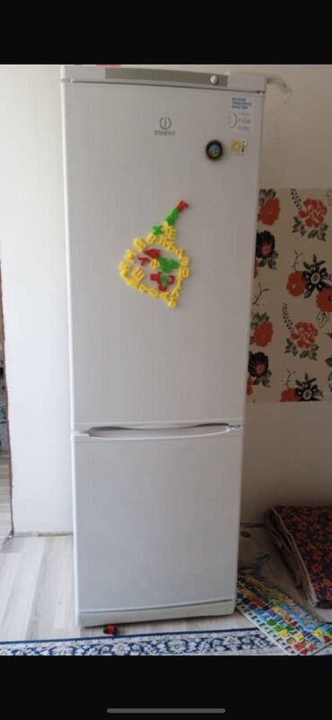 кофе машины аренда: Холодильник Indesit, Двухкамерный